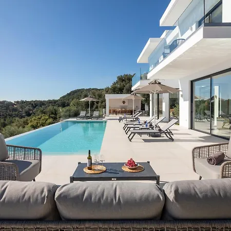 Carpea By White Dream Villa