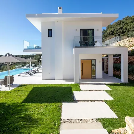 Carpea By White Dream Villa *