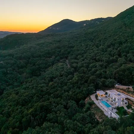 Villa Carpea By White Dream Mparmpati
