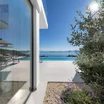 Carpea By White Dream Villa *